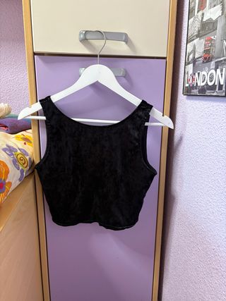 Top fiesta negro, espalda al aire en pico