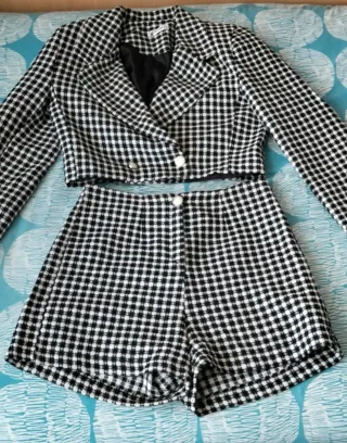 4 americanas y 1 traje