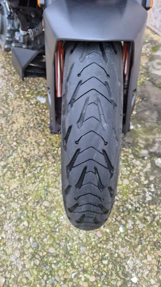 KTM Duke 125 Negra y Naranja