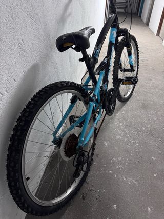 Bicicleta niño negra y azul