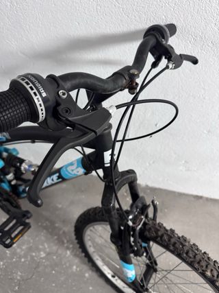 Bicicleta niño negra y azul