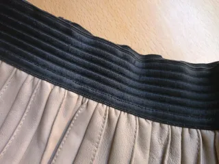 Falda Zara plisada beige