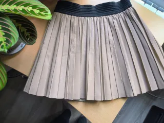 Falda Zara plisada beige