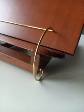 Atril de madera y metal