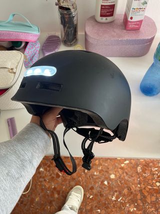 Casco patinete/bicicleta con luces