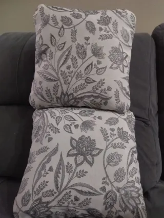 2 Cojines Decorativos Florales con relleno