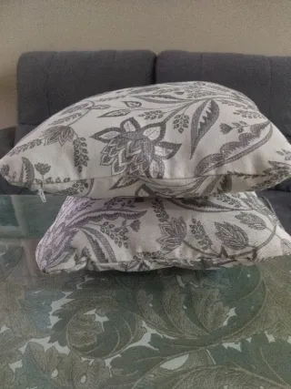 2 Cojines Decorativos Florales con relleno