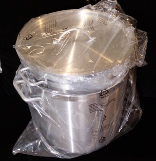 Olla Hendi 38,5L nueva con tapa