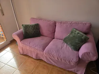 Sofá rosa de tela