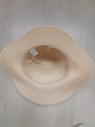 Sombrero de playa beige