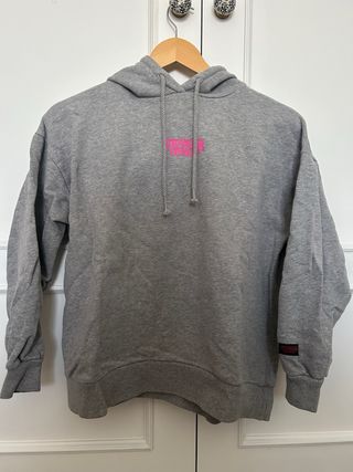 Sudadera gris colección Stranger Things