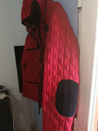 Chaqueta roja acolchada cuadros talla 46