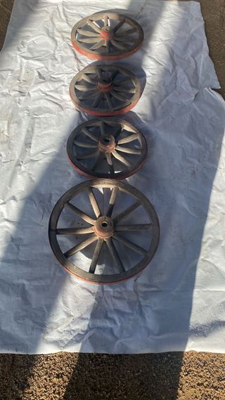 Ruedas de madera para decoración.