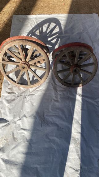 Ruedas de madera para decoración.