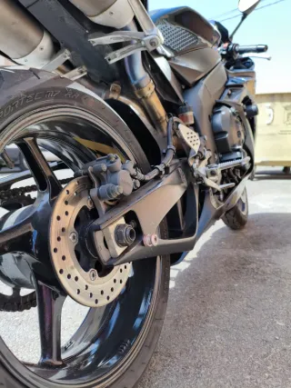 Yamaha R1 2006 Negra y Dorada