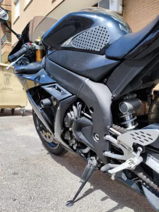 Yamaha R1 2006 Negra y Dorada