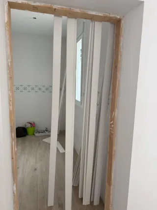 Tapa juntas puerta paso blanco