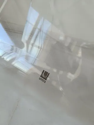 Nuevo Taburete/mesita acrílico Umbra Magino