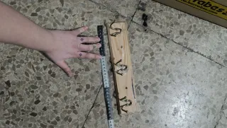 Percha de madera con 3 ganchos