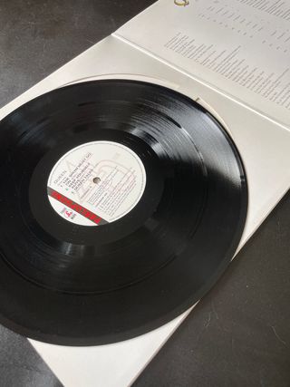 Queen - The Show Must Go On LP