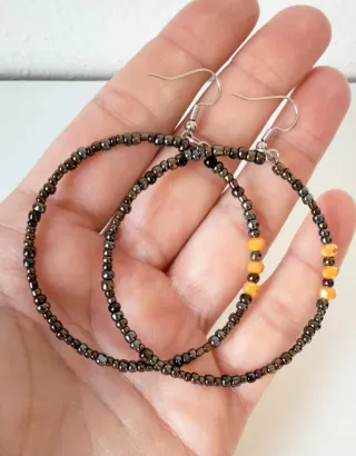 Coppia di orecchini con perline