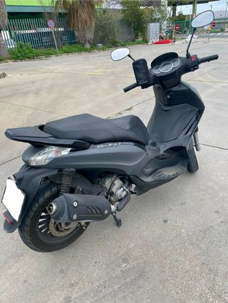 Piaggio Beverly 125 ie Gris