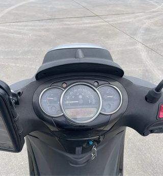 Piaggio Beverly 125 ie Gris