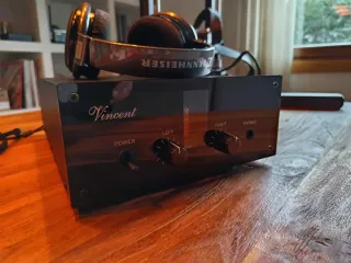 Vincent KHV 111 + Auriculares Sennheiser HD 650.