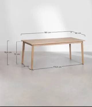 Mesa de comedor de madera