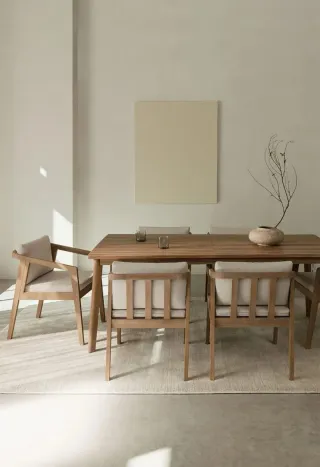 Mesa de comedor de madera