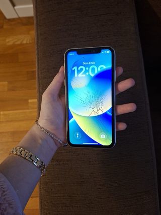 iPhone 11 Blanco - Pantalla Rota con caja