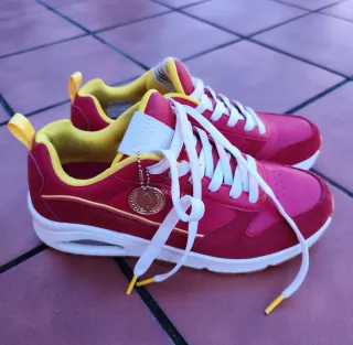Zapatillas Skechers Rojas y Amarillas