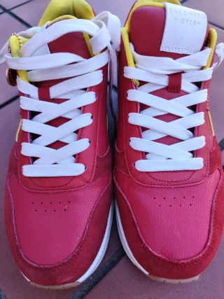 Zapatillas Skechers Rojas y Amarillas
