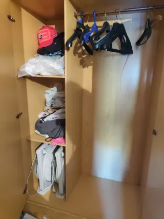 Armario ropero de madera