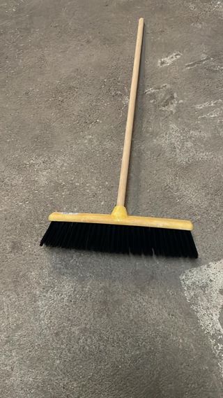 Cepillo con mango de madera