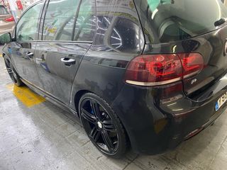 Volkswagen Golf R 2011