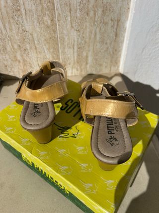 Zapatos de tacón Pitillos dorados mujer