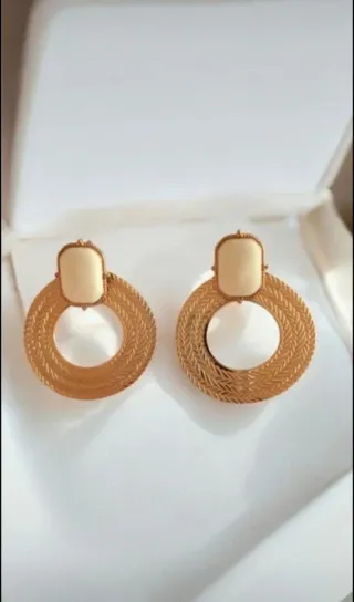 Pendientes Zara dorados y beige