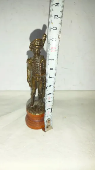 Antigua estatuilla bronce húsar francés