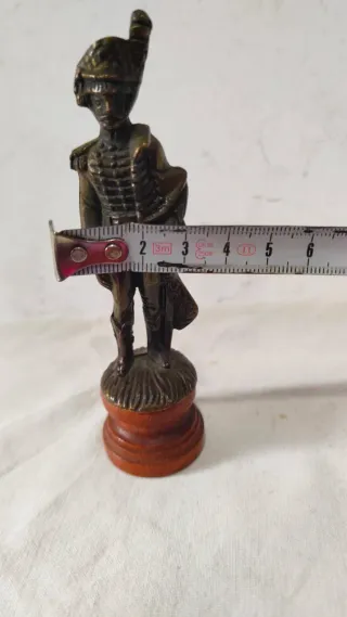 Antigua estatuilla bronce húsar francés