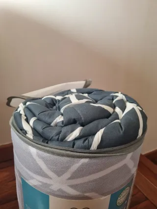 Edredón Azul marino y Blanco