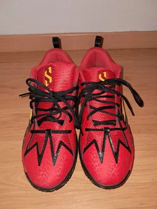 Zapatillas Baloncesto Puma Rojas y Negras