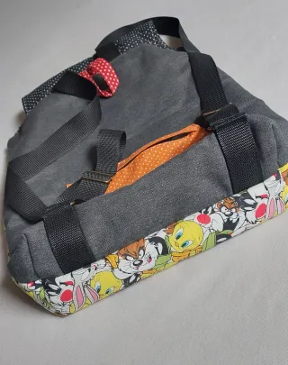 MOCHILA MULTICOLOR LOONEY TUNES