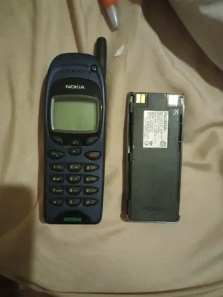 Teléfono Nokia con 2 Baterías
