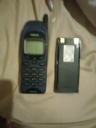 Teléfono Nokia con 2 Baterías