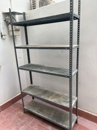 Estantería metálica gris