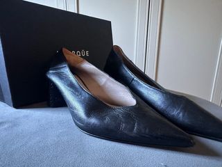 Zapatos de salón Uterqüe negros