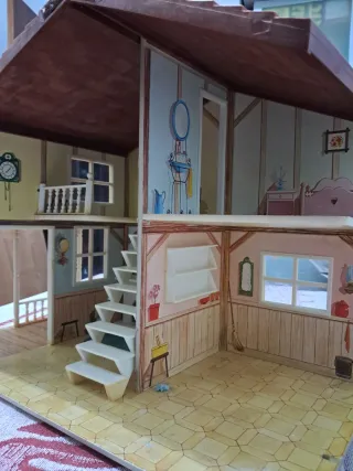 Casita de muñecas de plástico