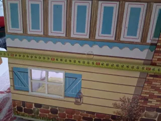 Casita de muñecas de plástico