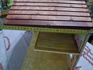 Casita de muñecas de plástico